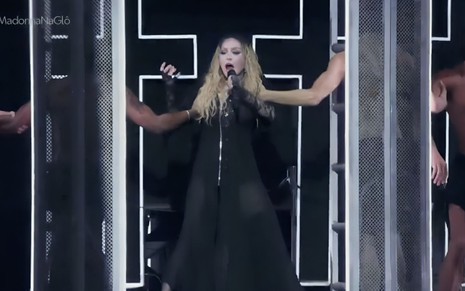 Madonna cantando Like a Prayer
